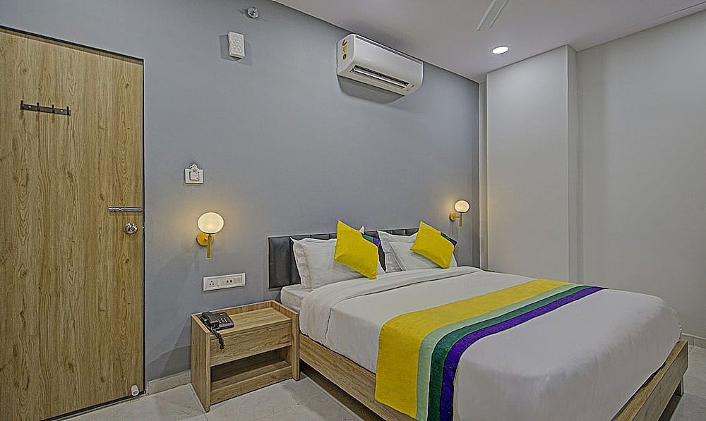 Itsy Hotels Natasha, Vesu, Surat Standard Double Room 6