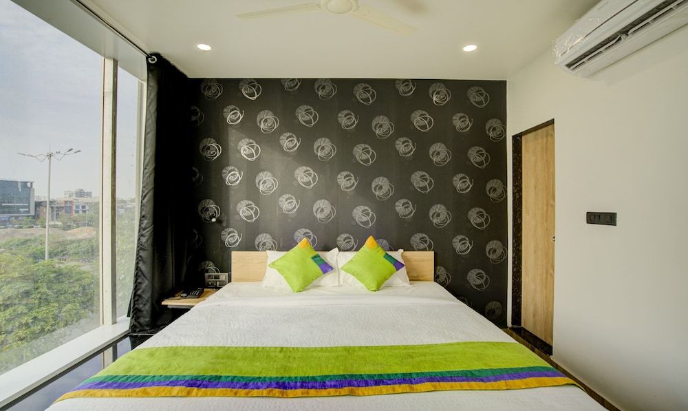 Treebo Grand Lotus - 3 km from Textile Market Standard Double Room 2