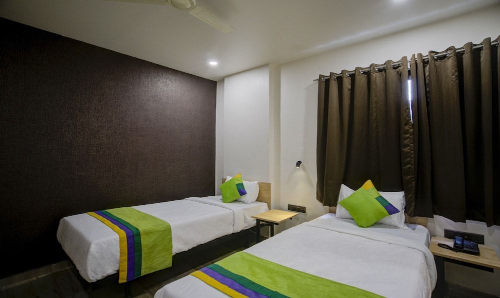 Treebo Grand Lotus - 3 km from Textile Market Standard Double Room 6