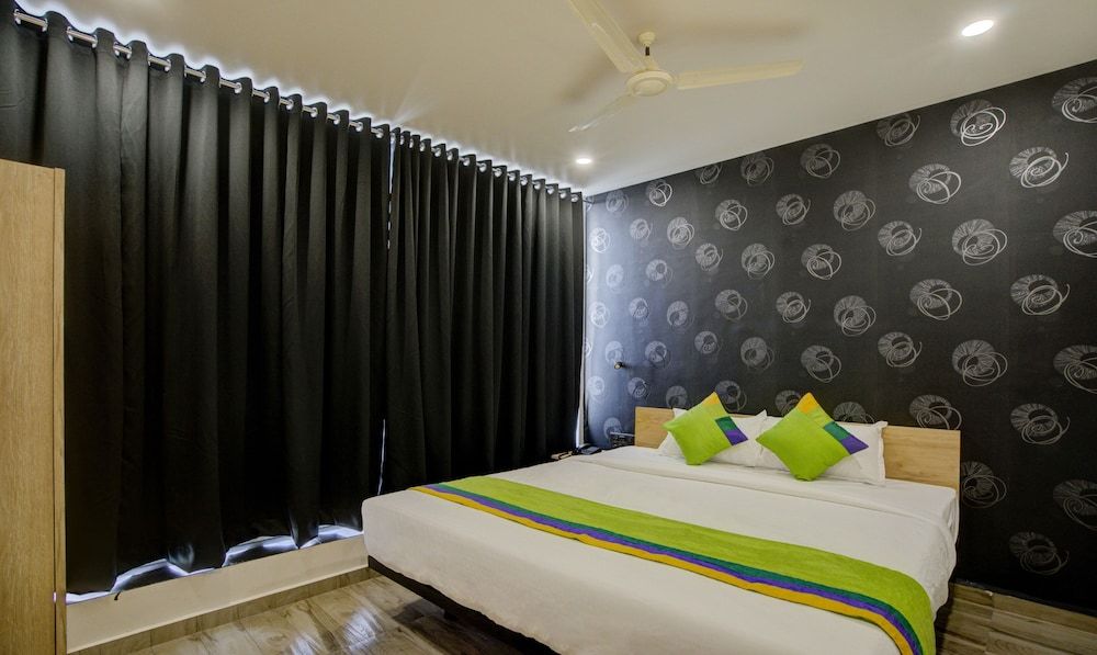 Treebo Grand Lotus - 3 km from Textile Market Standard Double Room 5