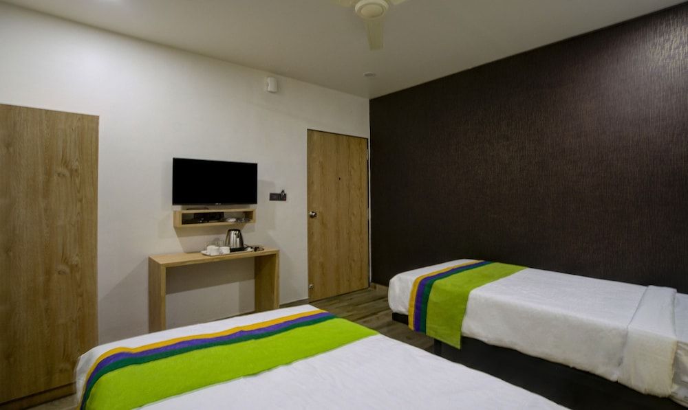 Treebo Grand Lotus - 3 km from Textile Market Standard Double Room 8