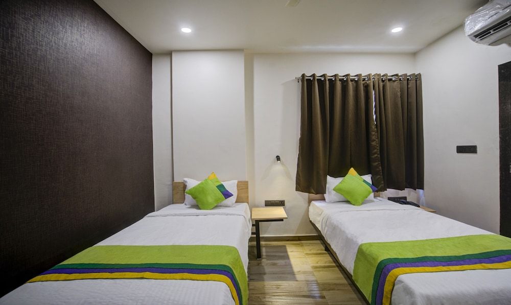 Treebo Grand Lotus - 3 km from Textile Market Standard Double Room 3