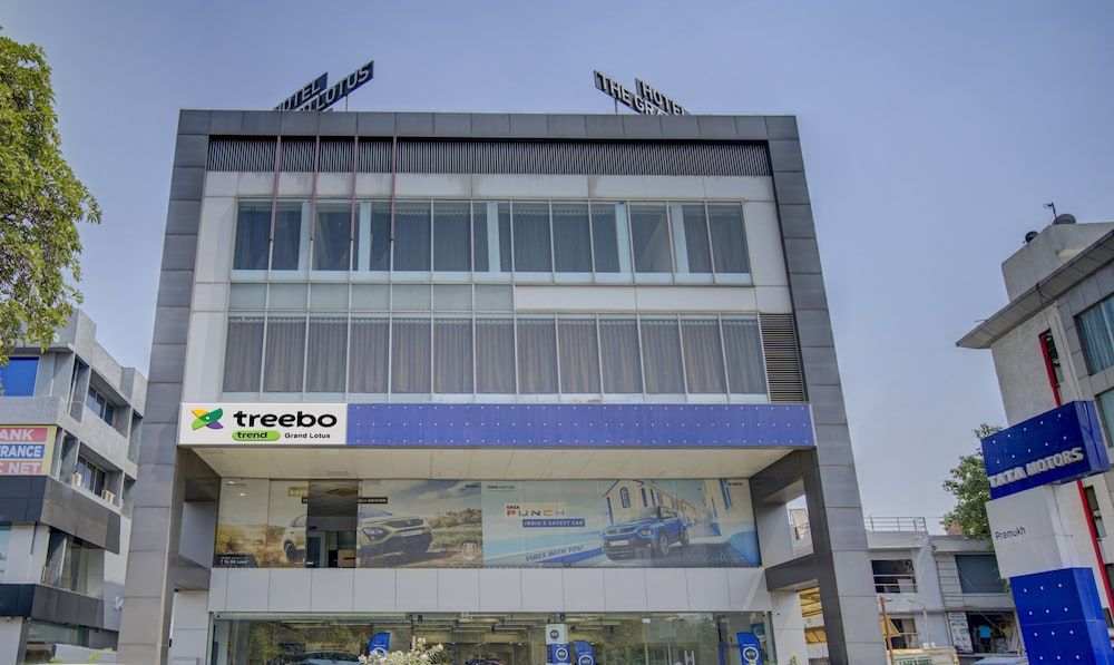 Treebo Grand Lotus - 3 km from Textile Market