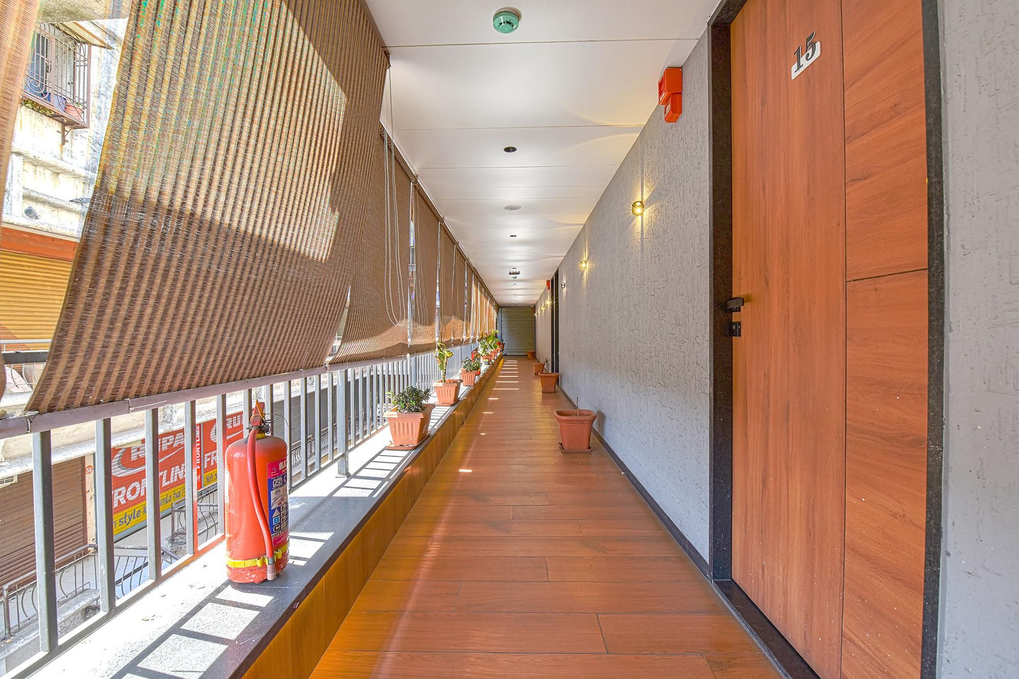 undefined FabHotel Udhna Inn 4