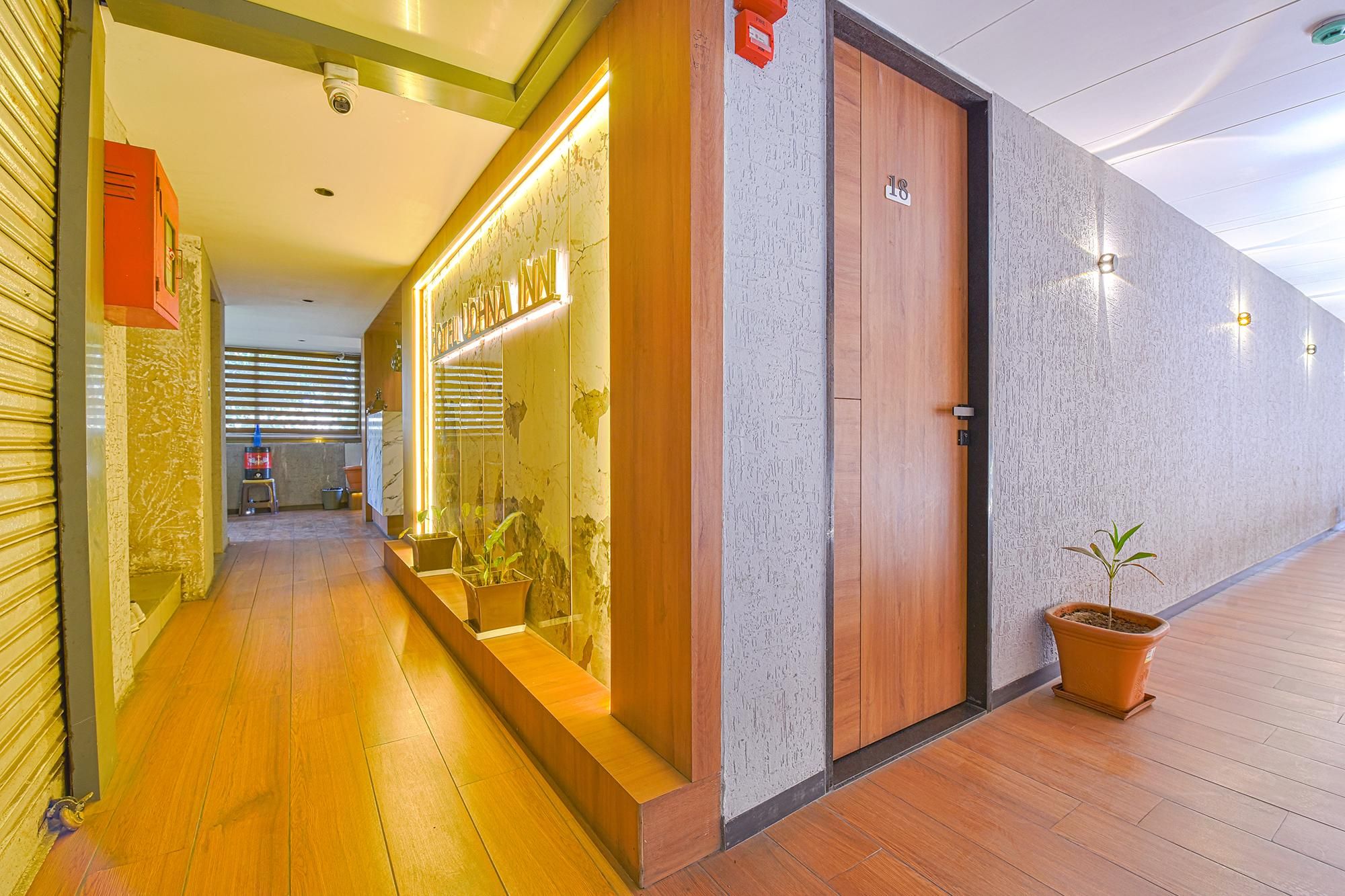 undefined FabHotel Udhna Inn 3