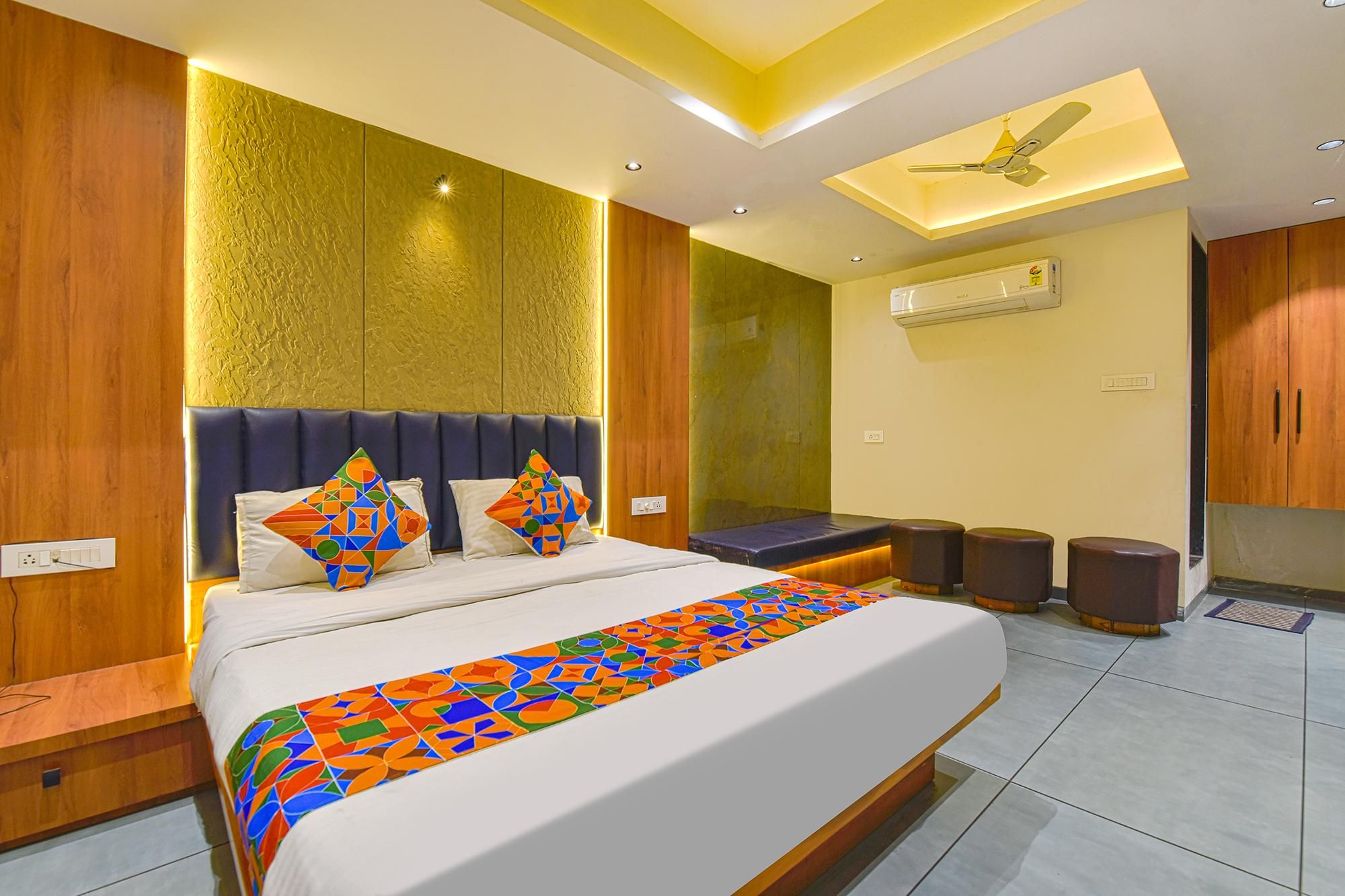 undefined FabHotel Udhna Inn 9