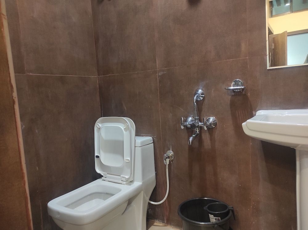 Hotel Friends Place Semi Deluxe