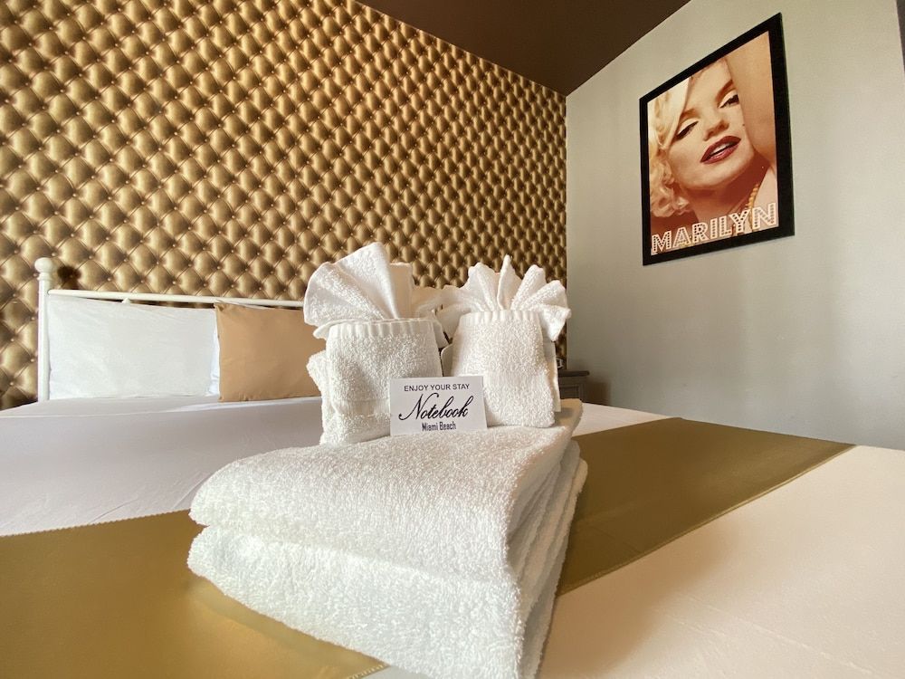Notebook Miami Beach STANDARD QUEEN ROOM 2