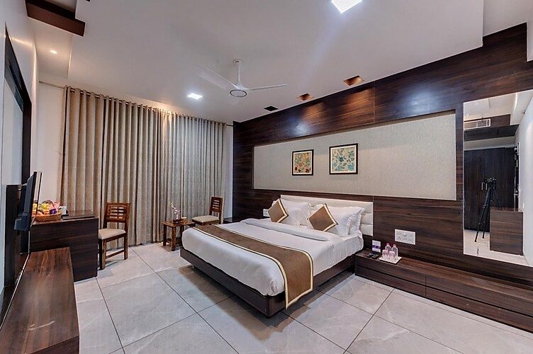 Savi SuryaPrakash Super Deluxe Room 2