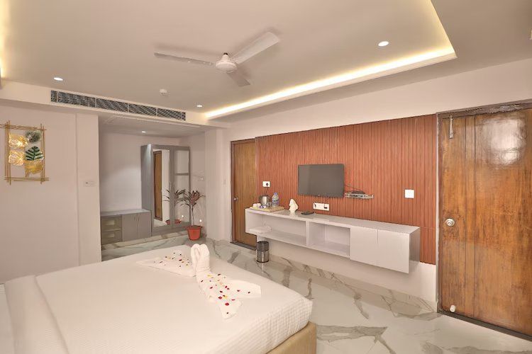 Swarnagarh Nature Retreat and Spa Villa with Mountain View 5