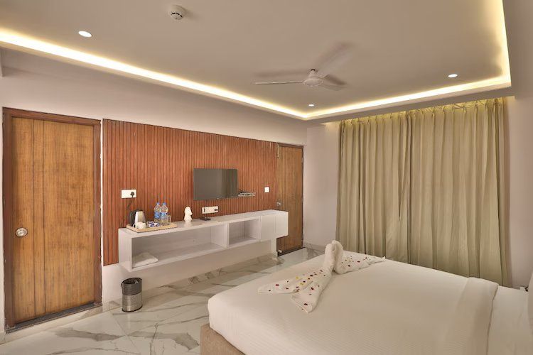 Swarnagarh Nature Retreat and Spa Villa with Mountain View