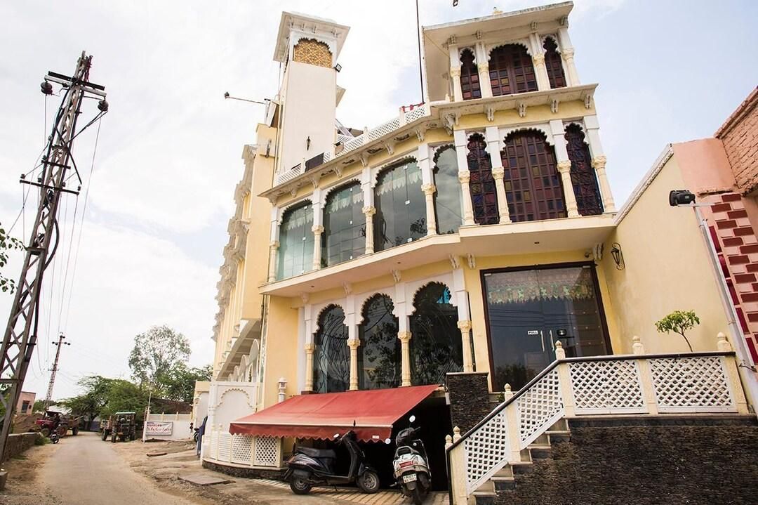 Hotel Vishalas The Raj Kesar Regency