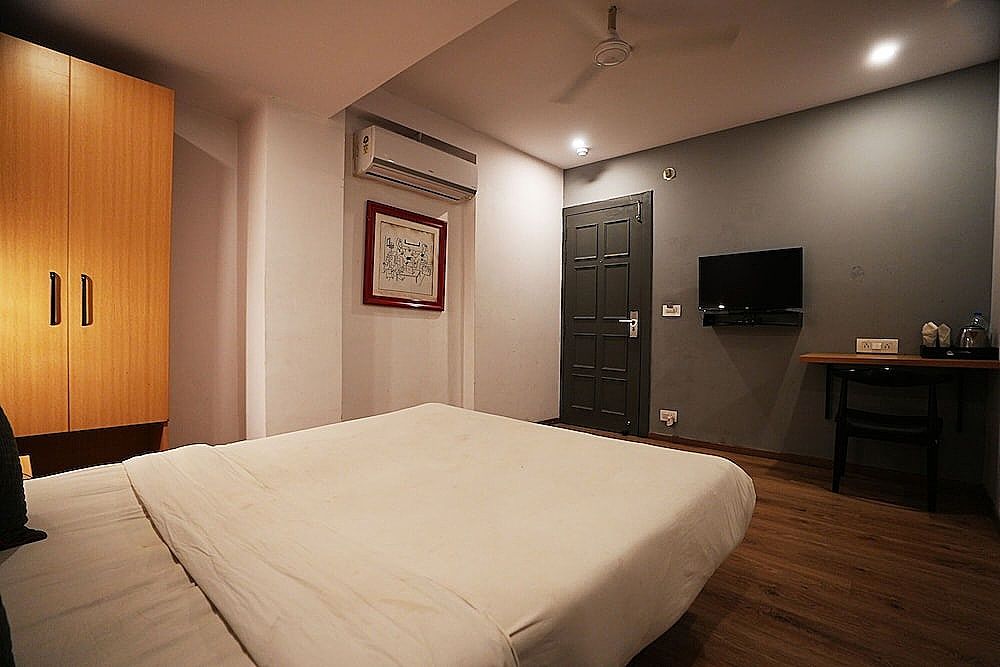 Hotel Townhouse Standard Room 8