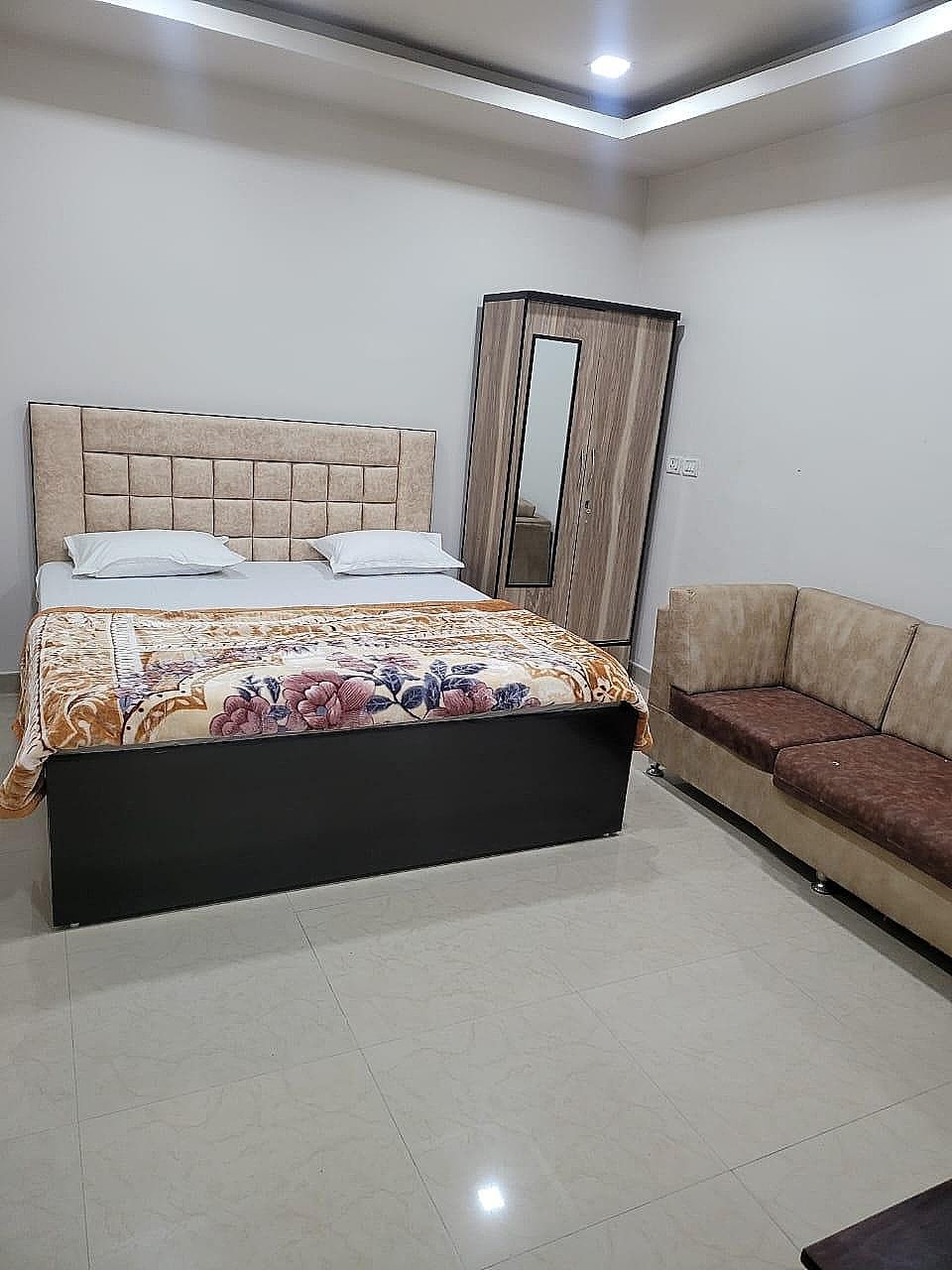 Goroomgo Kashi Paradise Varanasi Deluxe Double Room 2