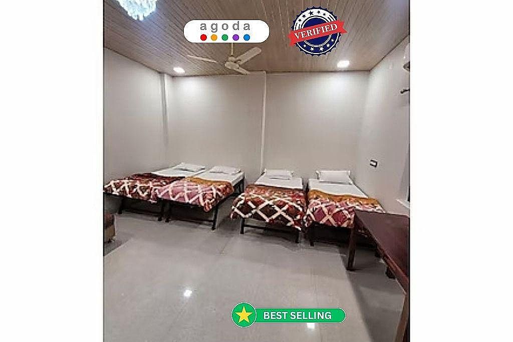 Goroomgo Kashi Paradise Varanasi Deluxe Double Room 7