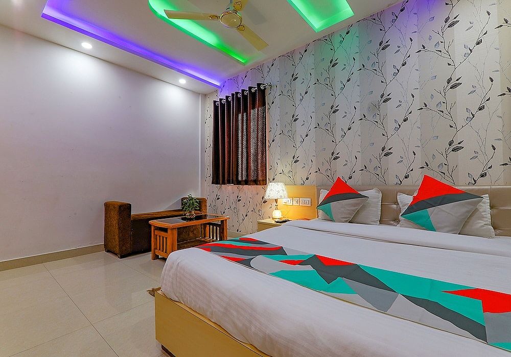 Fabexpress Moti Mahal Deluxe Room 4