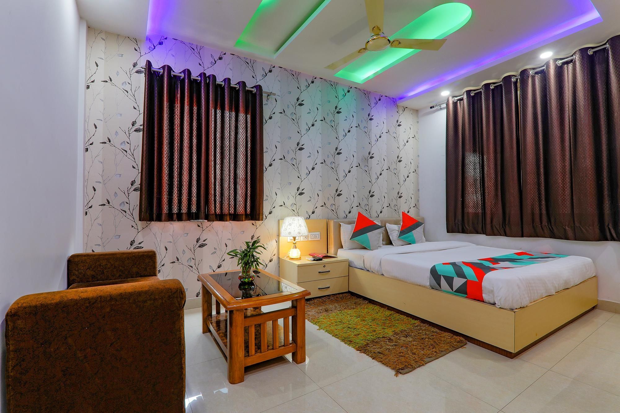 Fabexpress Moti Mahal Deluxe Room 6
