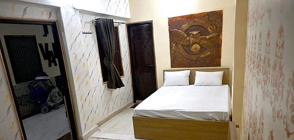 Goroomgo Bhagwaan Das Varanasi Deluxe Double Room, City View 4