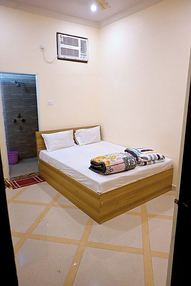 Goroomgo Bhagwaan Das Varanasi Deluxe Double Room, City View 2