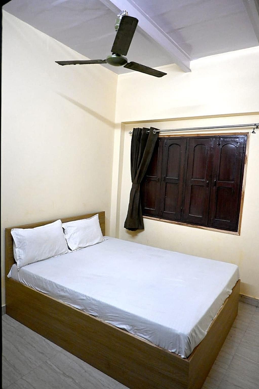 Goroomgo Bhagwaan Das Varanasi Deluxe Air Conditioning Room 6