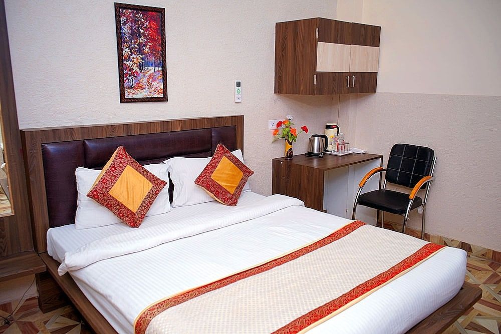 Hotel KB Palace Deluxe Room 4