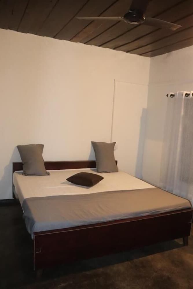 Piggy Hostel Varkala Superior Room 2