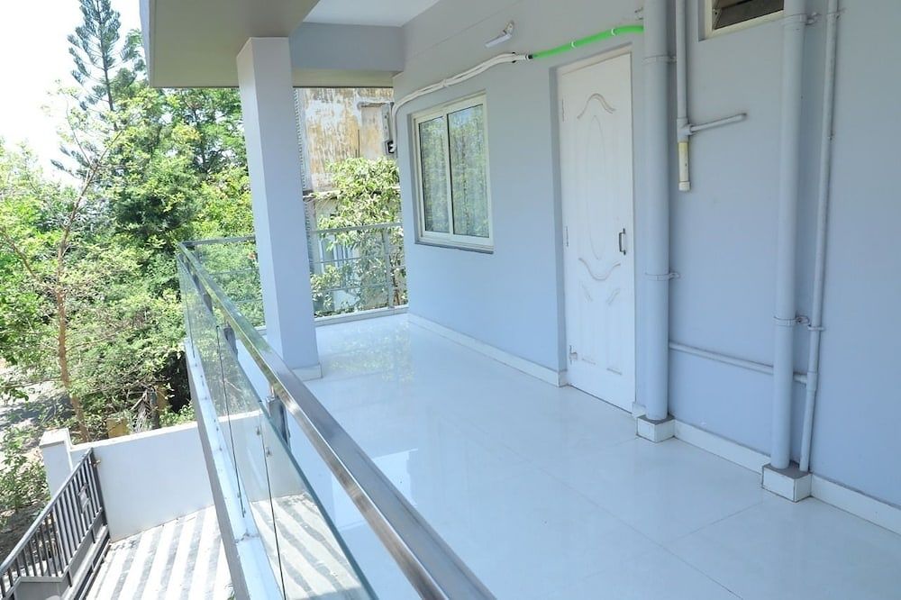 Brundavan Suites Standard Double Room, 1 King Bed 5