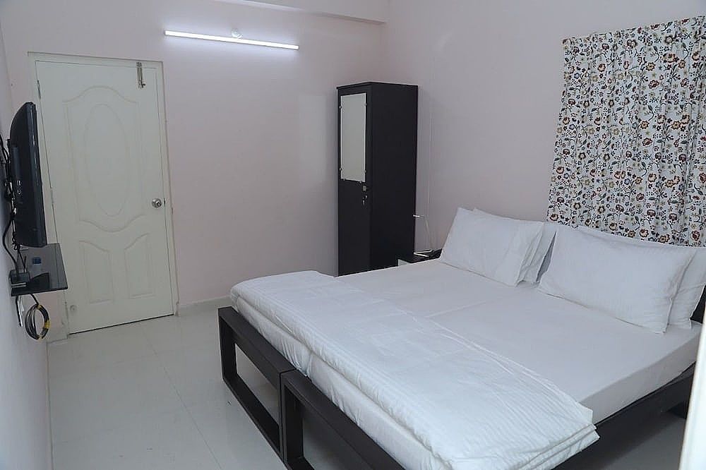 Brundavan Suites Standard Double Room, 1 King Bed 4