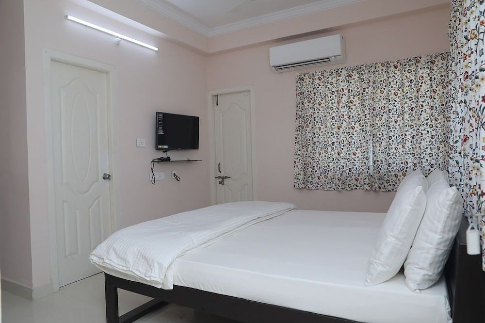 Brundavan Suites Standard Double Room, 1 King Bed 3