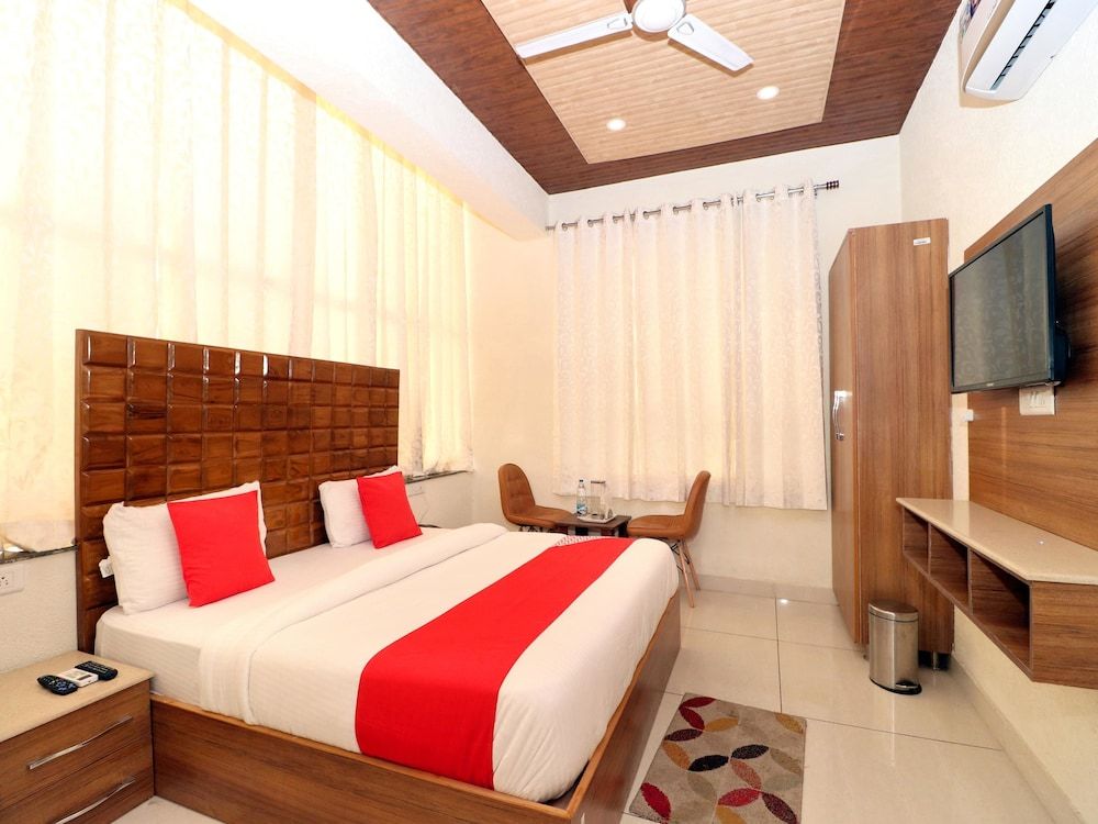 OYO Hotel Sharrytel