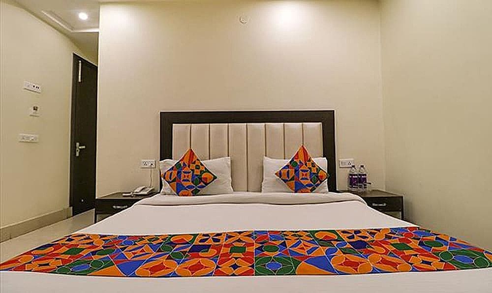 FabHotel AGK Deluxe Room 3