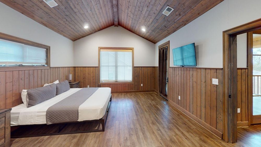 Viewpoint Condominiums Unit 721 - Upstairs 4 Bedroom Unit w/ Pool and Game Room Access 6