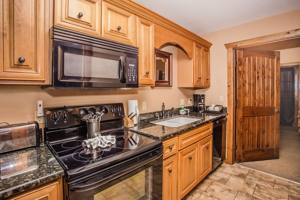 Penthouse, 2 Bedrooms, Balcony, Mountainside