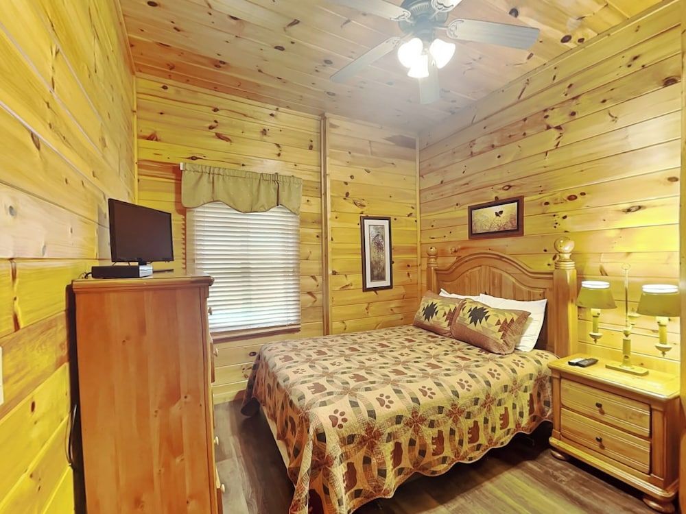 Studio (4 Bedrooms)