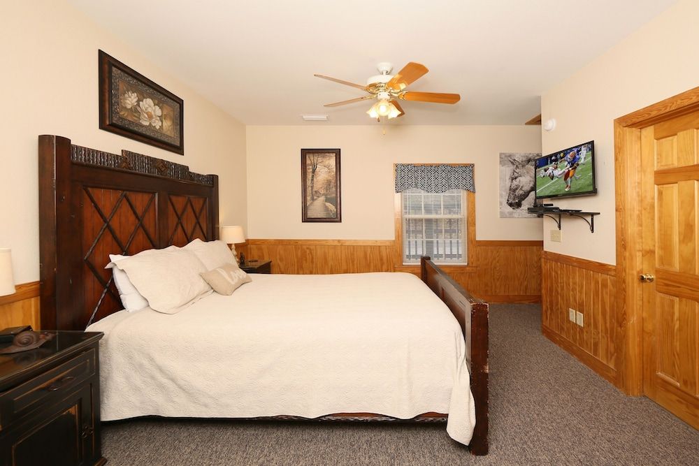 House, Multiple Beds, Hot Tub