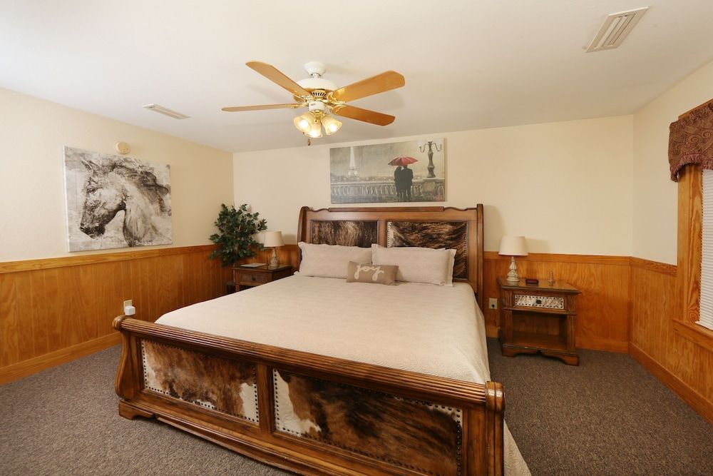 House, Multiple Beds, Hot Tub
