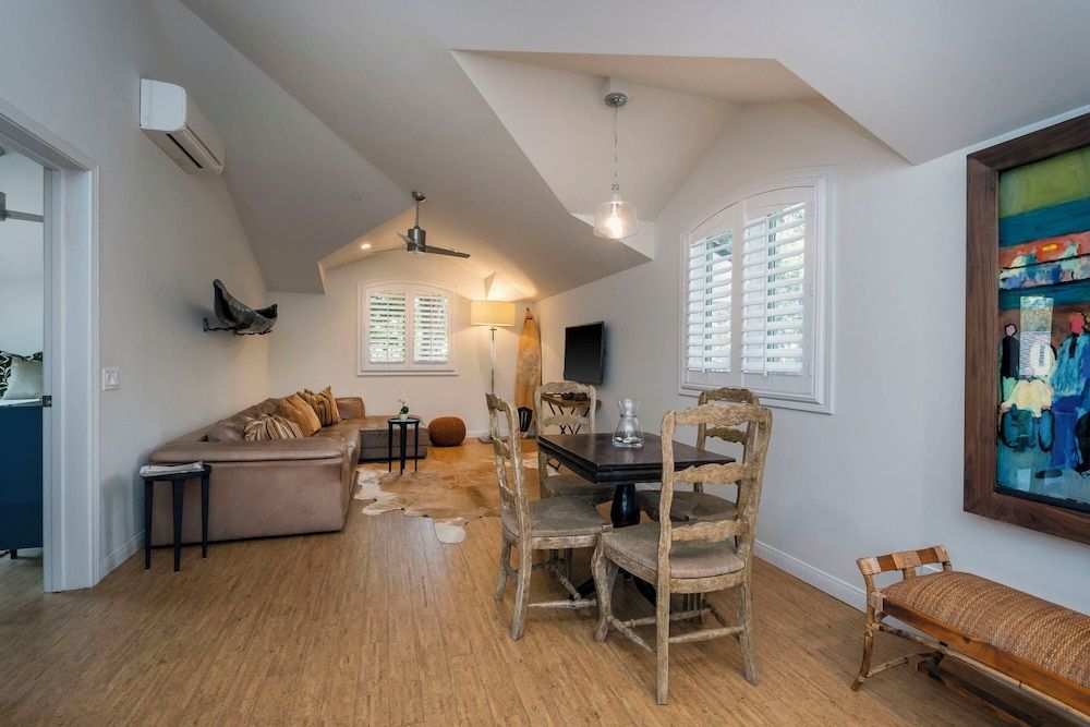 undefined Chic Casita - Walk to Beach 9