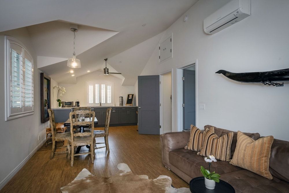 undefined Chic Casita - Walk to Beach 3