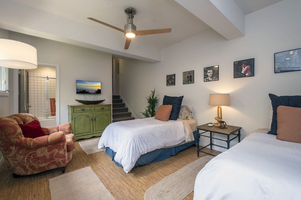 undefined Chic Casita - Walk to Beach 6