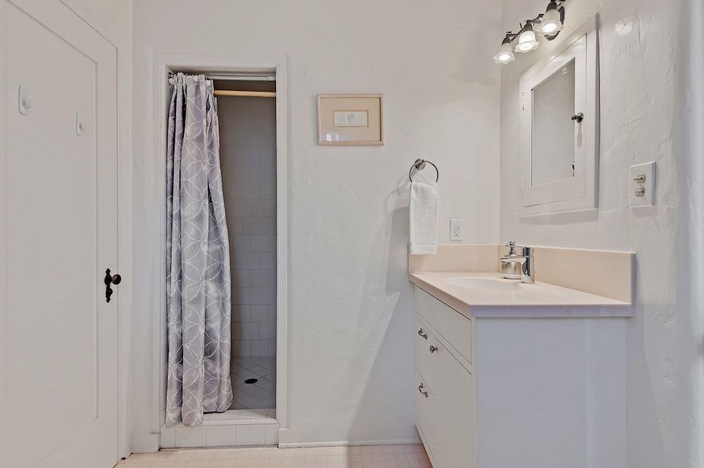 Garden Cottage - Miramar Beach With Shared Deck House, 1 Queen Bed with Sofa bed, Patio, Ocean View (Garden Cottage at Miramar Beach) 8