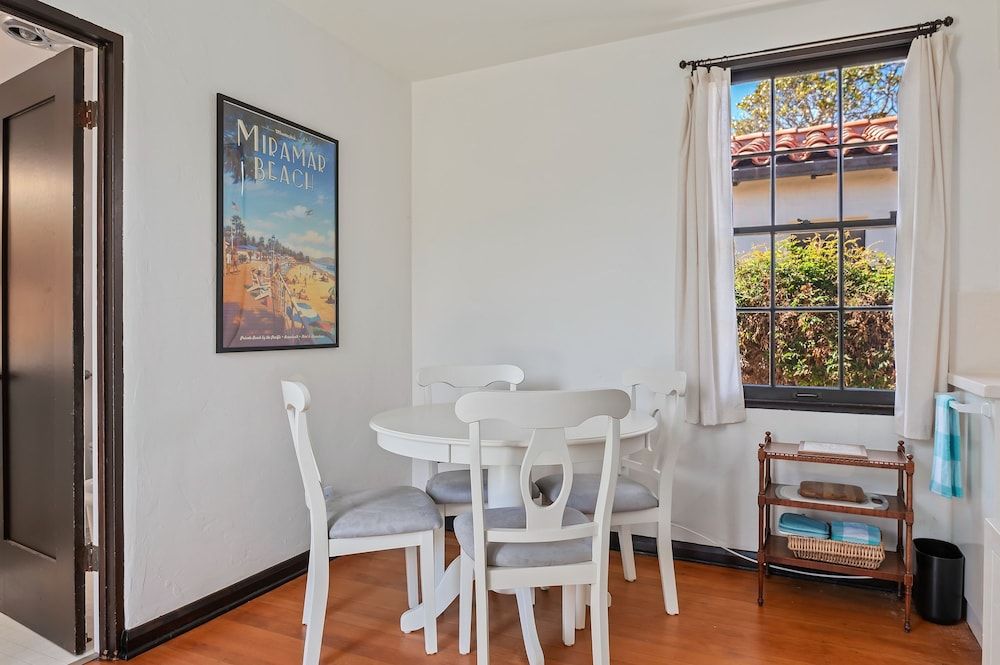 undefined Garden Cottage - Miramar Beach With Shared Deck 10