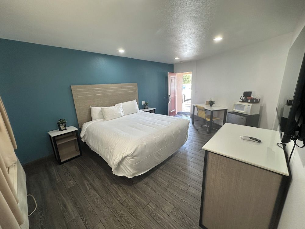 undefined Town and Country Inn 4