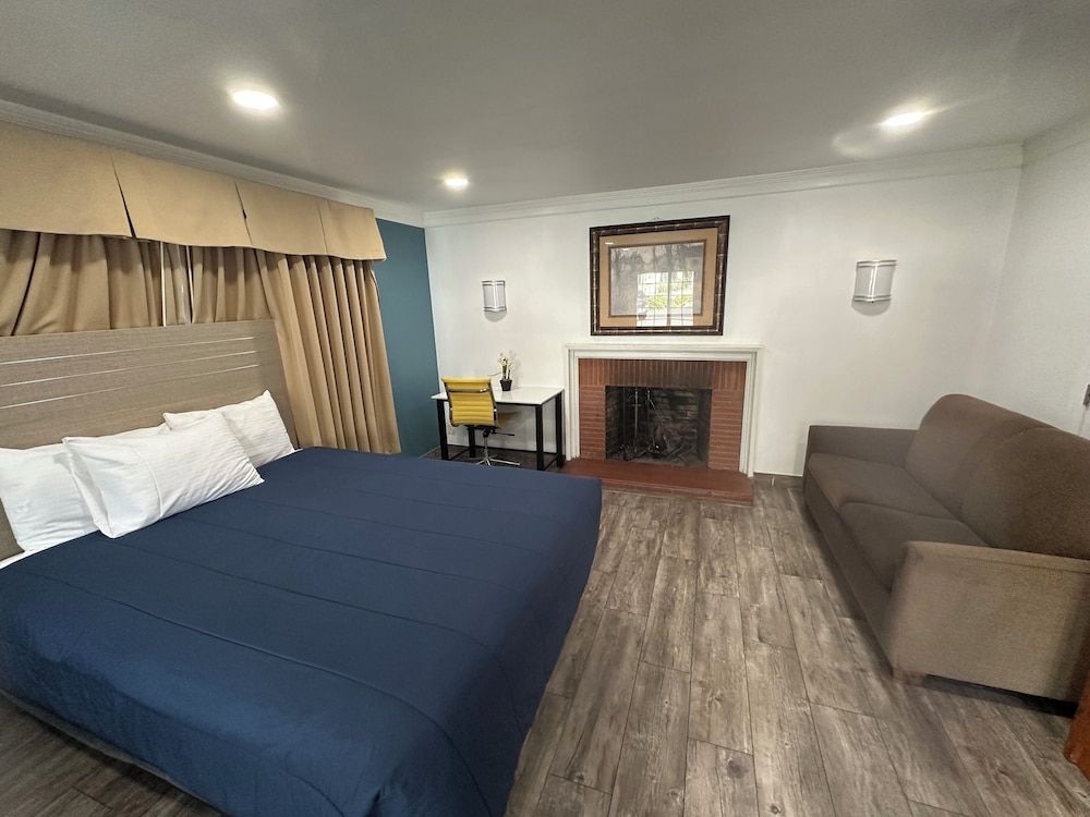 Deluxe Room Two Queen Beds and sofabed