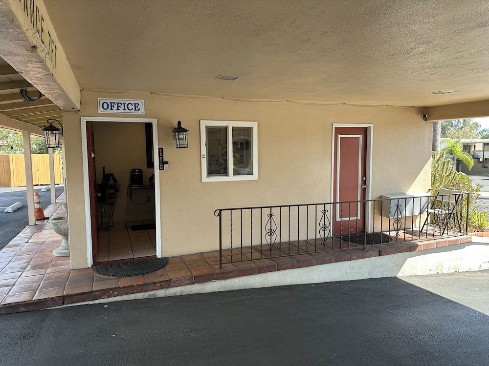 undefined Town and Country Inn 9