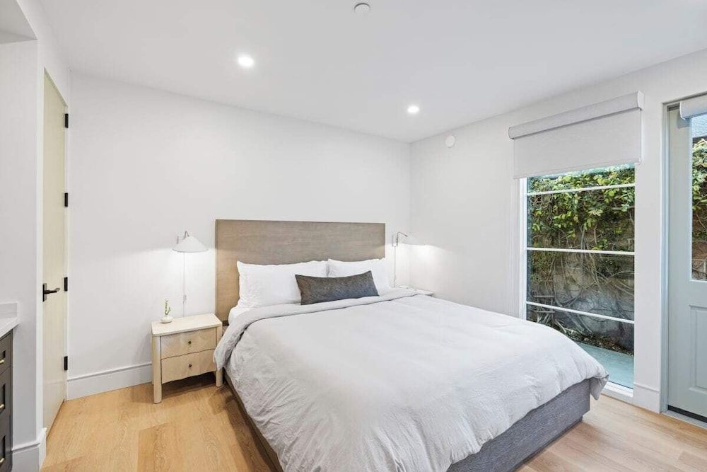 Luxury Apartment, 1 King Bed, Kitchenette