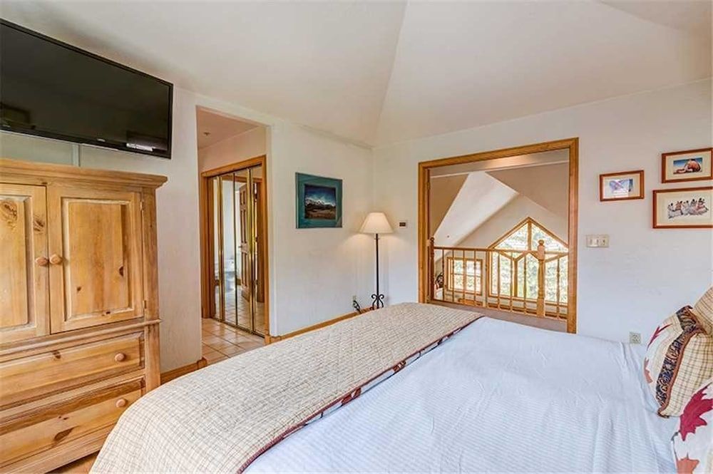 House, Multiple Beds (Aspen Ridge 32)
