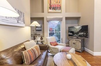 Condo, 2 Bedrooms