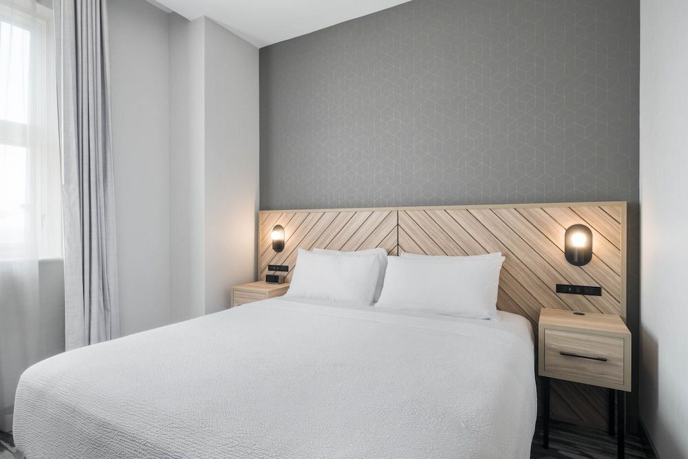 Standard Suite, 1 King Bed with Sofa bed, Non Smoking