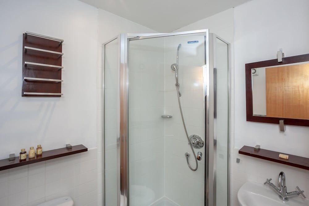 Lakeside view - Manchester townhouse Classic Townhome, 3 Bedrooms, Balcony, Lakeside 22