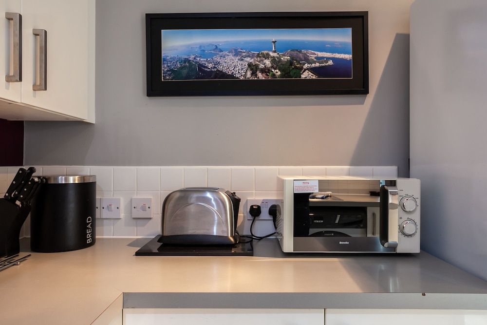 Lakeside view - Manchester townhouse Classic Townhome, 3 Bedrooms, Balcony, Lakeside 14